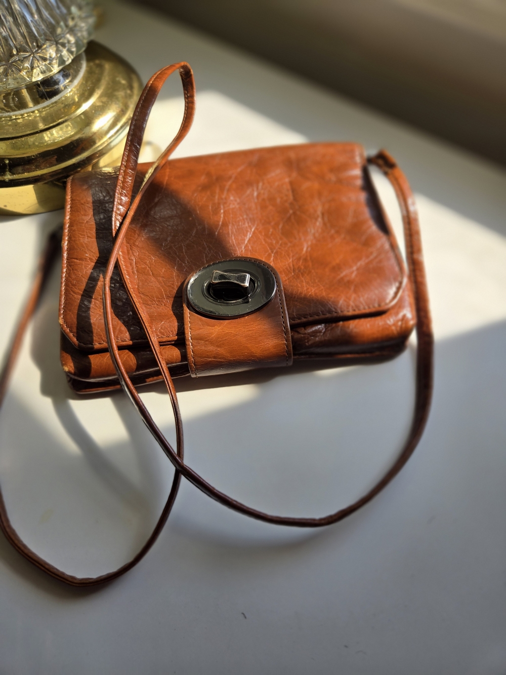 Classic Brown Leather Crossbody Bag - Unbranded